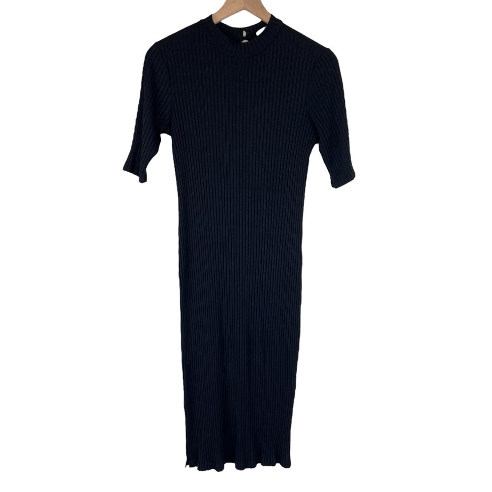 Amour Vert Black Ribbed Knit Short Sleeve Midi Dress
